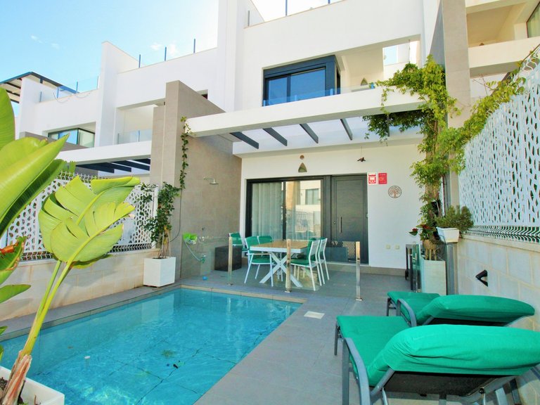 Town House for Sale in Villamartin, Alicante 1