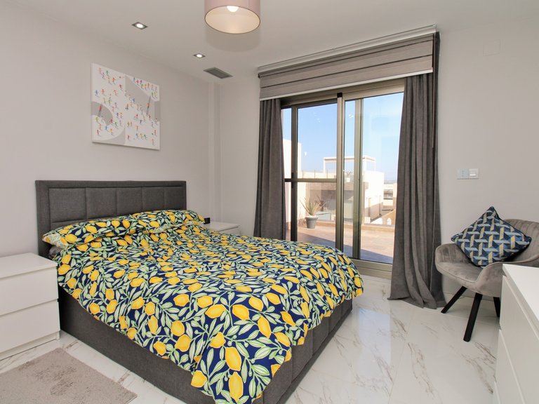 Villa for Sale in Villamartin, Alicante 14
