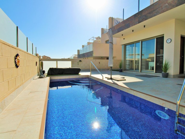 Villa for Sale in Villamartin, Alicante 3