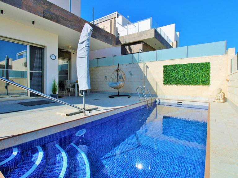 Villa for Sale in Villamartin, Alicante 2