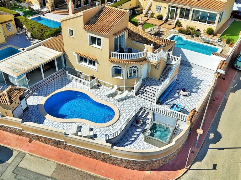 Villa for Sale in Villamartin, Alicante 4