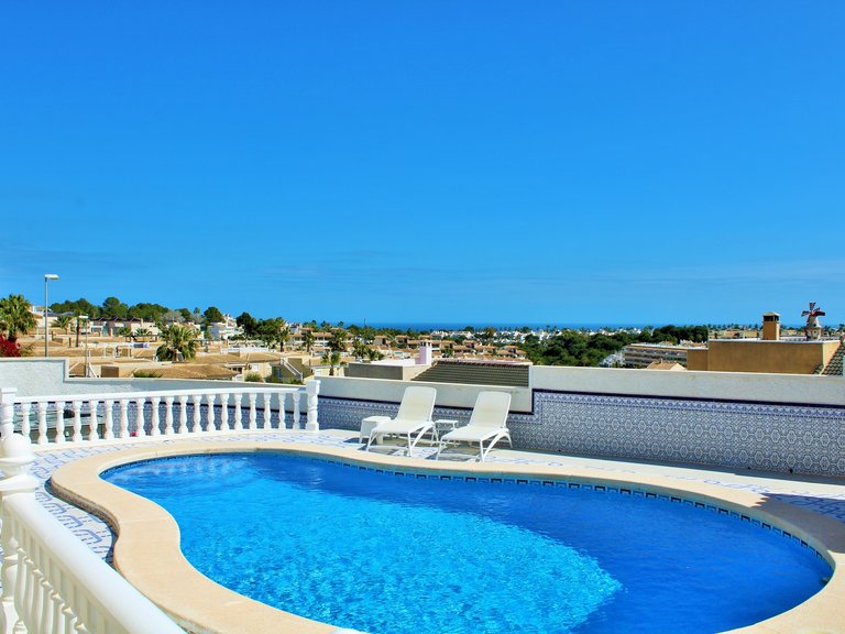 Villa for Sale in Villamartin, Alicante 1