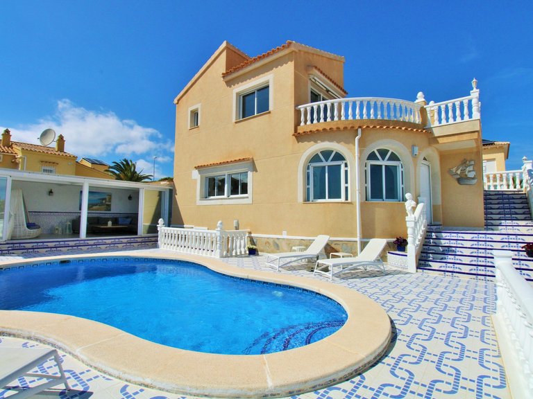 Villa for Sale in Villamartin, Alicante 3