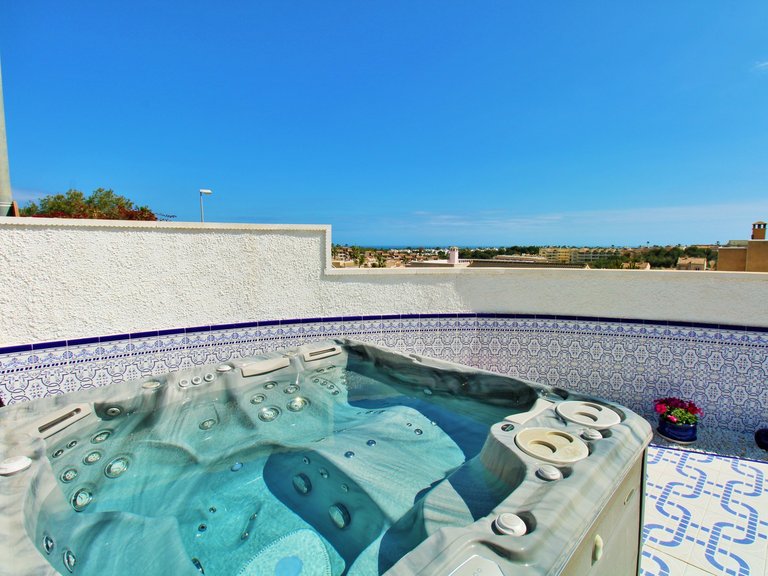 Villa for Sale in Villamartin, Alicante 38