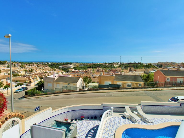 Villa for Sale in Villamartin, Alicante 30