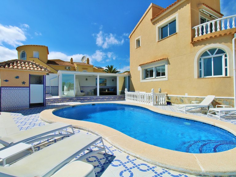 Villa for Sale in Villamartin, Alicante 37