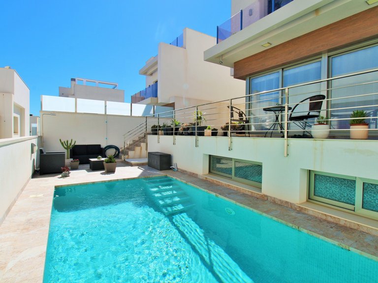 Villa for Sale in Villamartin, Alicante 2