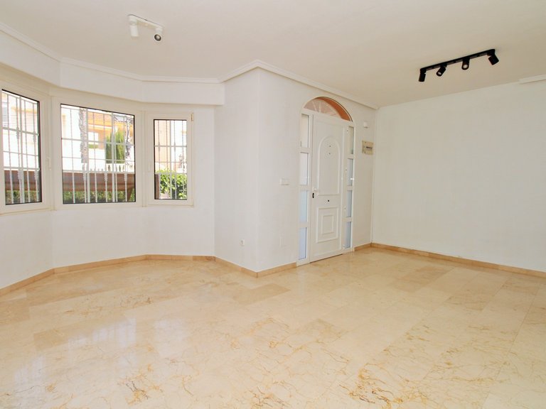Town House for Sale in Villamartin, Alicante 5