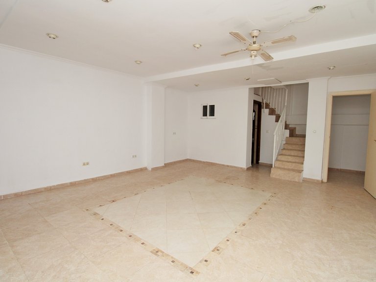 Town House for Sale in Villamartin, Alicante 28