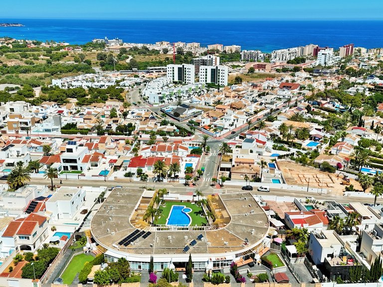 Villa for Sale in Mil Palmeras, Alicante 2