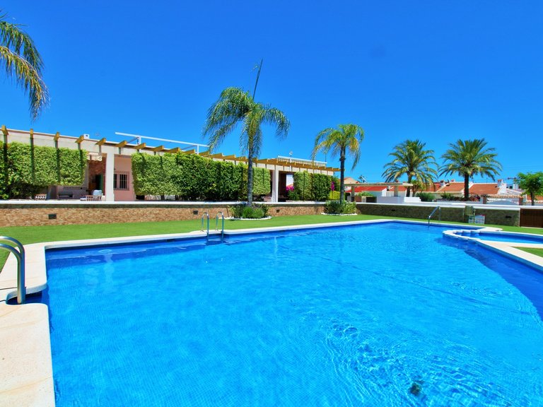Villa for Sale in Mil Palmeras, Alicante 26