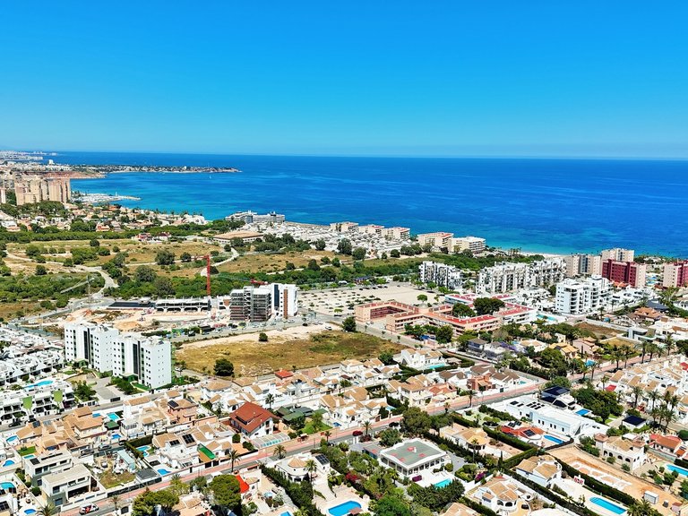 Villa for Sale in Mil Palmeras, Alicante 34