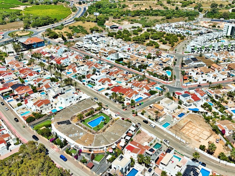 Villa for Sale in Mil Palmeras, Alicante 31