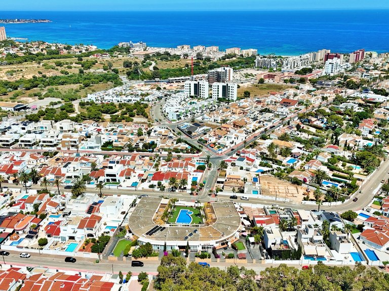 Villa for Sale in Mil Palmeras, Alicante 33