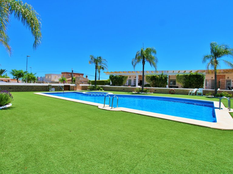 Villa for Sale in Mil Palmeras, Alicante 28