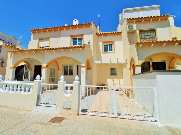 Town House for Sale in Playa Flamenca, Alicante 1