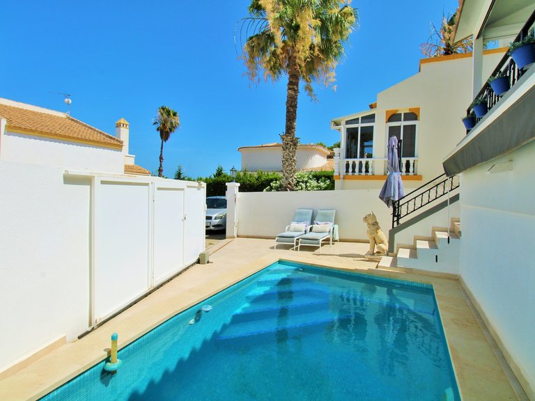 Villa for Sale in Villamartin, Alicante 2