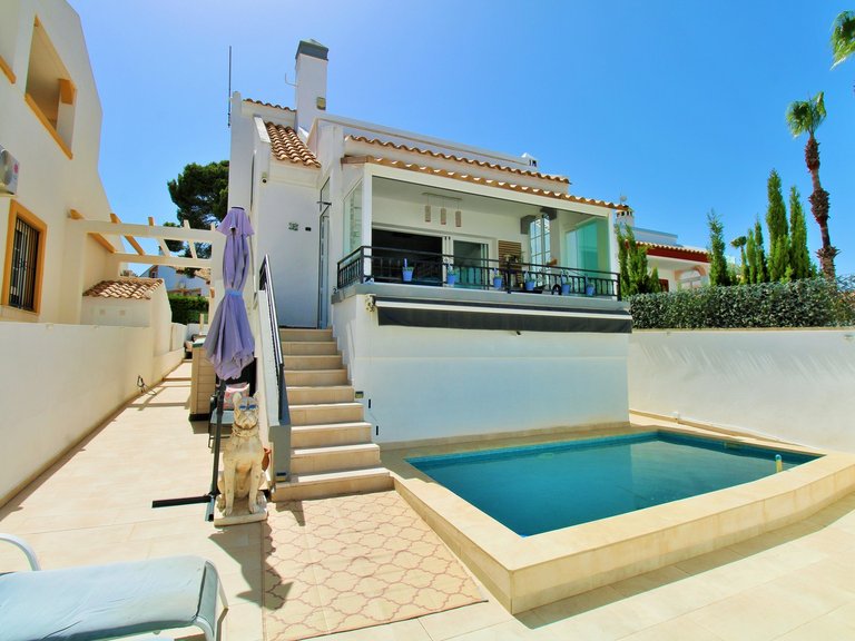Villa for Sale in Villamartin, Alicante 1