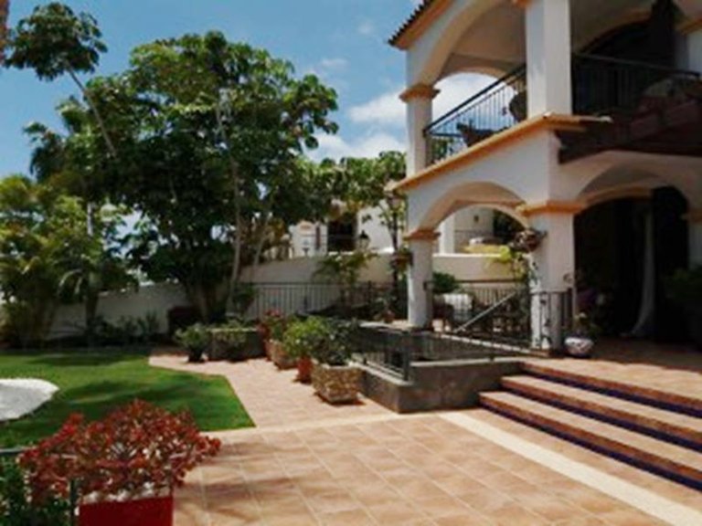 Villa for Sale in Costa Adeje, Tenerife, España 2