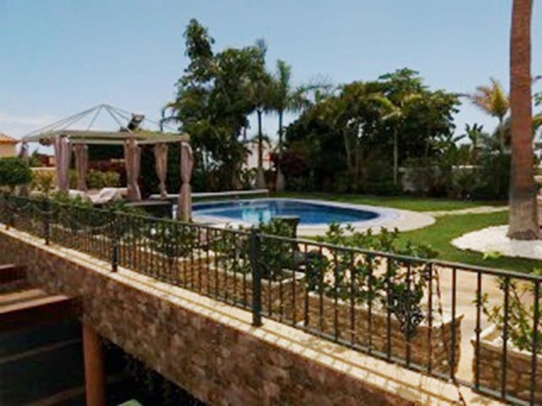 Villa for Sale in Costa Adeje, Tenerife, España 4