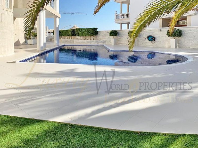 Villa for Sale in Costa Adeje, Tenerife, España 6