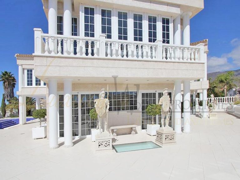 Villa for Sale in Costa Adeje, Tenerife, España 2