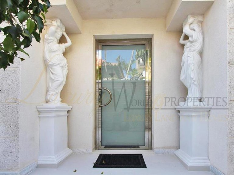 Villa for Sale in Costa Adeje, Tenerife, España 16