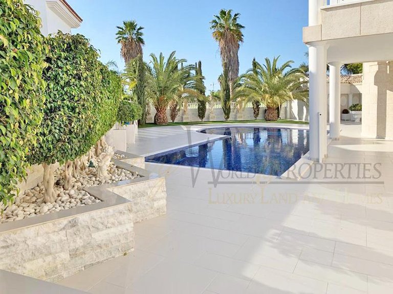 Villa for Sale in Costa Adeje, Tenerife, España 9