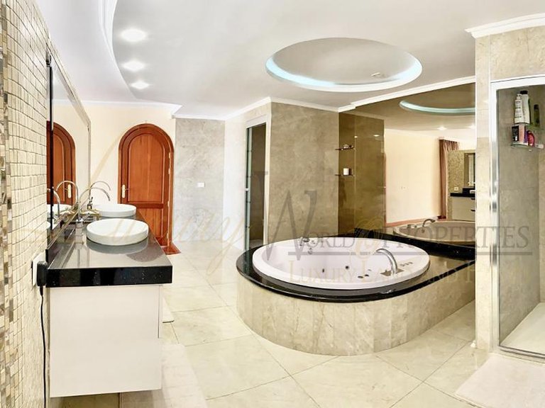Villa for Sale in Amarilla Golf, Tenerife, España 25