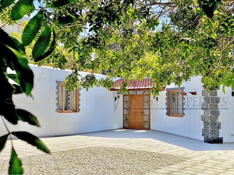 Villa for Sale in Amarilla Golf, Tenerife, España 9