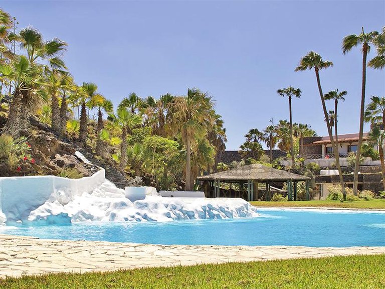 Villa for Sale in Amarilla Golf, Tenerife, España 1