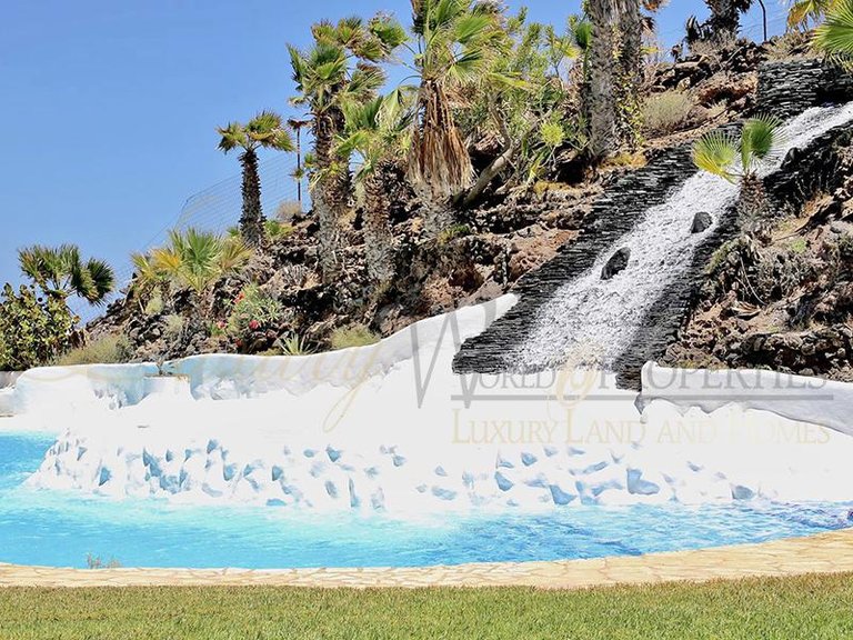 Villa for Sale in Amarilla Golf, Tenerife, España 4