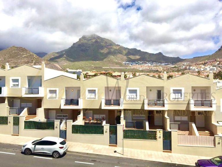 Town House for Sale in Costa Adeje, Tenerife, España 2