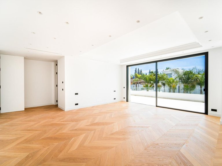 Villa for Sale in Marbella, Malaga 16