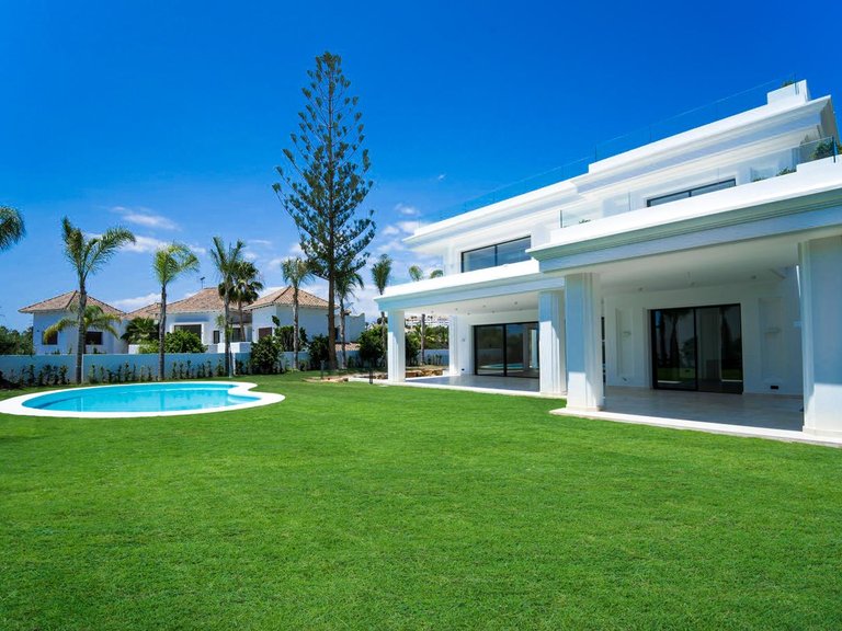 Villa for Sale in Marbella, Malaga 1