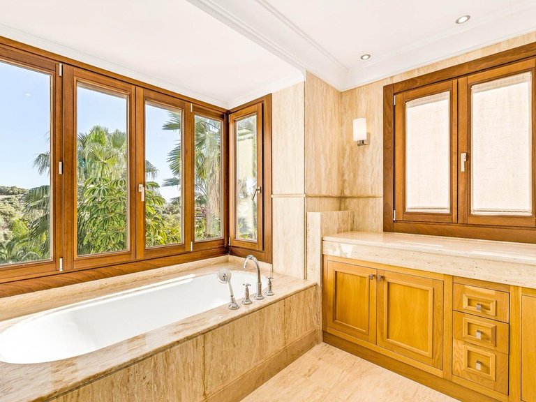 Вилла на продажу в Бенахависе, Малага 13