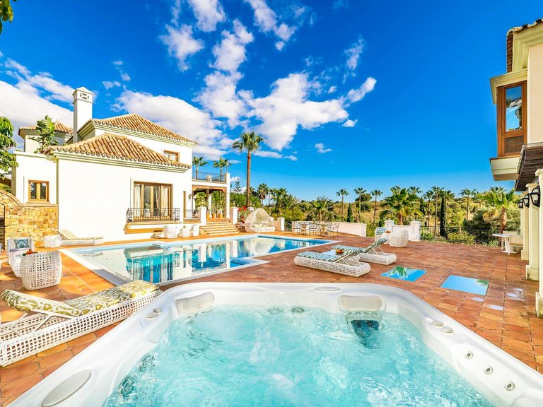 Вилла на продажу в Бенахависе, Малага 18