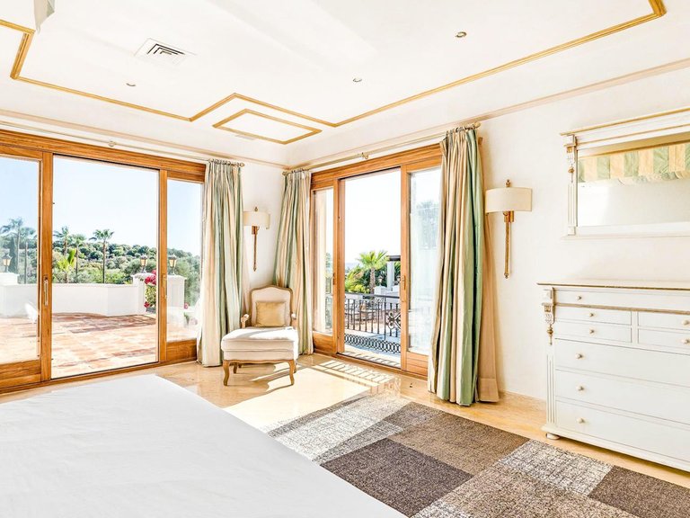 Вилла на продажу в Бенахависе, Малага 8