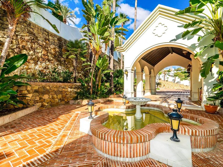 Вилла на продажу в Бенахависе, Малага 17