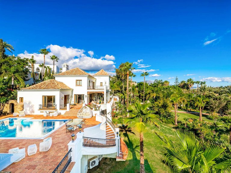 Вилла на продажу в Бенахависе, Малага 2