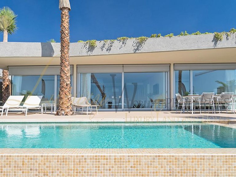 Villa for Sale in Guia De Isora, Tenerife, España 2