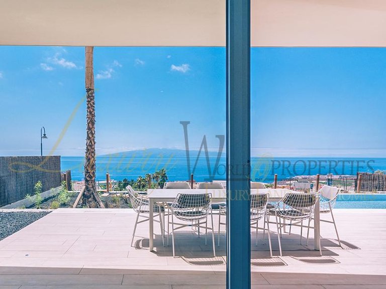 Villa for Sale in Guia De Isora, Tenerife, España 8