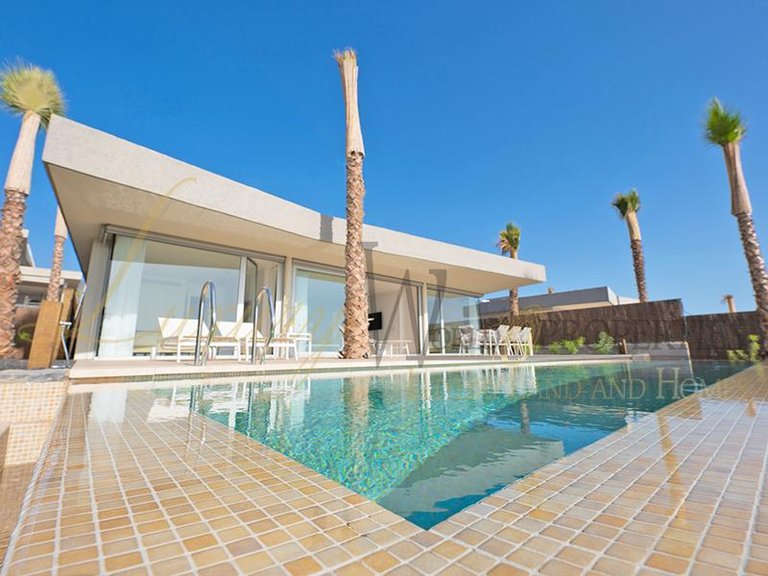 Villa for Sale in Guia De Isora, Tenerife, España 3