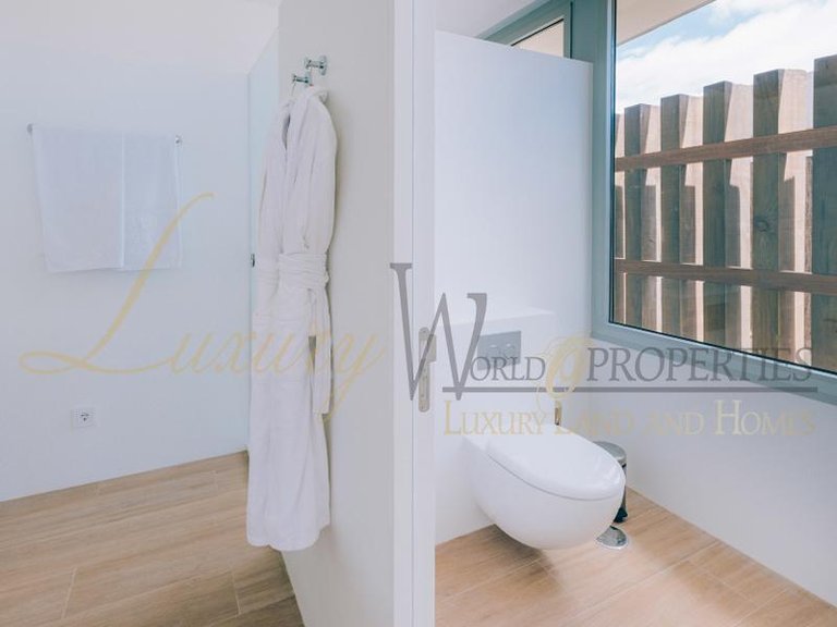 Villa for Sale in Guia De Isora, Tenerife, España 24