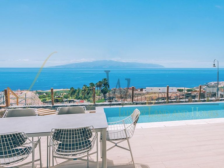 Villa for Sale in Guia De Isora, Tenerife, España 6