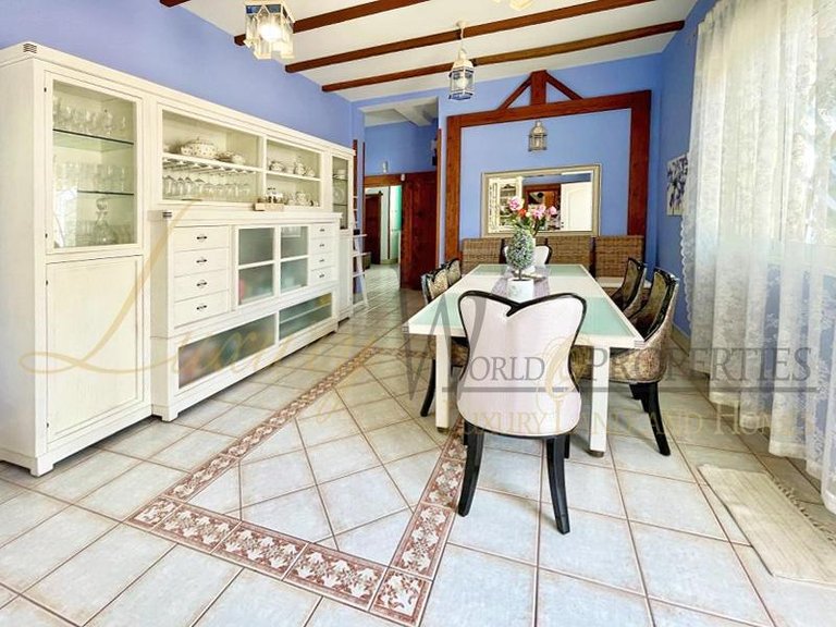 Villa for Sale in Las Rosas, Tenerife, España 12