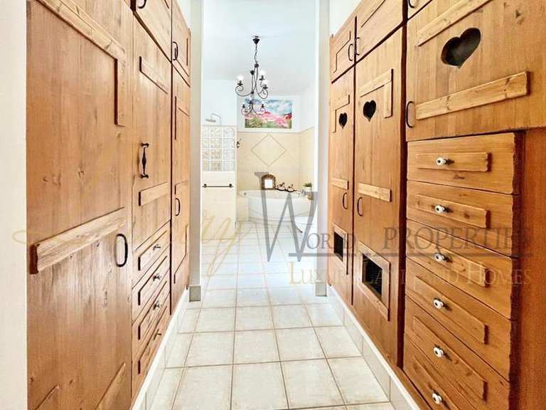 Villa for Sale in Las Rosas, Tenerife, España 20