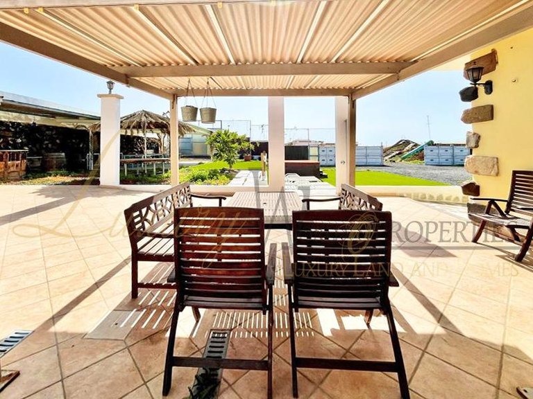 Villa for Sale in Las Rosas, Tenerife, España 6