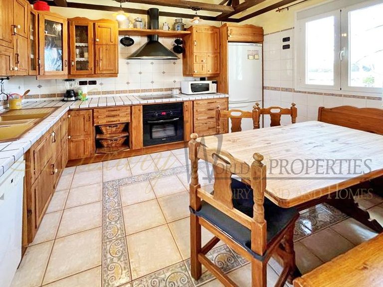 Villa for Sale in Las Rosas, Tenerife, España 10