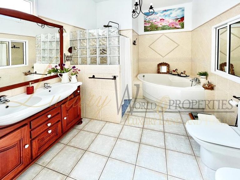 Villa for Sale in Las Rosas, Tenerife, España 19